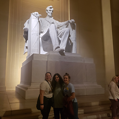 Victoria, Kellie and Maddie pose in front of the Lincoln Memorial. Click to enlarge.